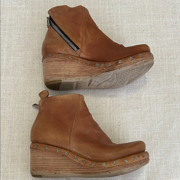 A.S.98 Boots Women’s 37 Tan Leather Zip Up Ankle Booties with Studded Wedge - Picture 8 of 15